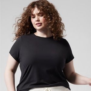 Athleta Outbound Tee size Medium